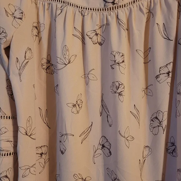 LC Lauren Conrad Blush Floral Blouse - Picture 2 of 5